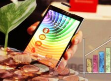How Social Media is Reforming Financial Services Image